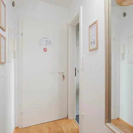 Schlossberg Panorama - 1 Bedroom & Lift & Free Parking By Hero Homes Graz